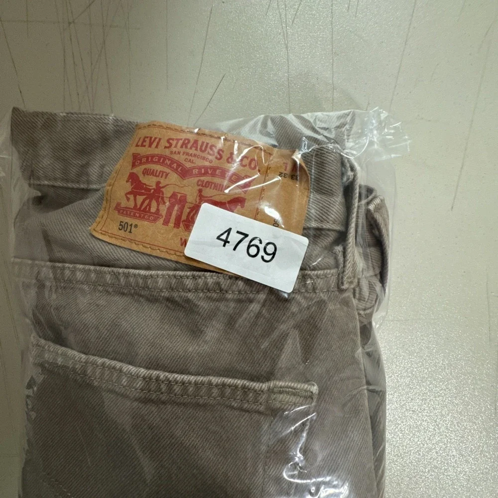 Levis 501 Jeans Mens Size 33x32 (32x31) Khaki Straight Neutral Minimalist Casual